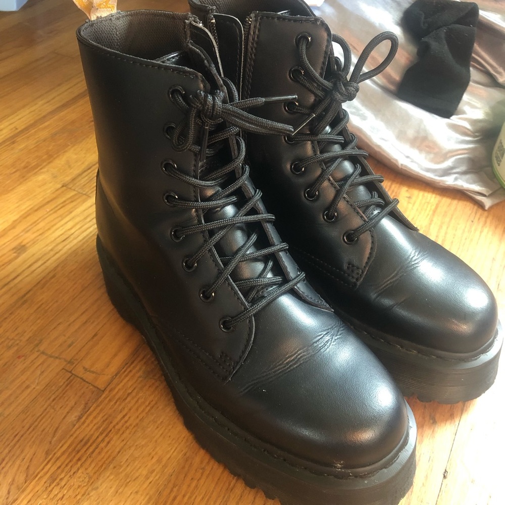 Dr. Marten vegan jadon boot- worn twice